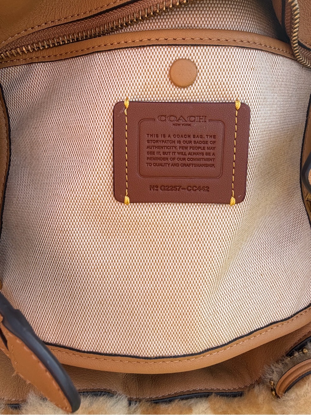 Coach Tote 28 Signature Shearling CC442 Tan Cream Faux Fur Bag Pristine Unused - Picture 14 of 16